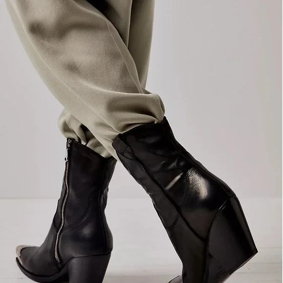 Free People Black Leather Ankle Boots - Picture 4 of 12